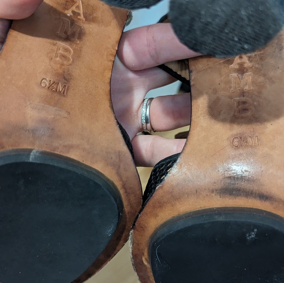 L.A.M.B. Gwen Stefani Lucite Heel 6.5 - Picture 6 of 6